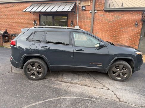 Used 2017 Jeep Cherokee Latitude w/ Cold Weather Group image 4
