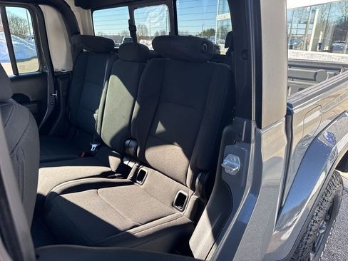 Used 2022 Jeep Gladiator Willys image 25