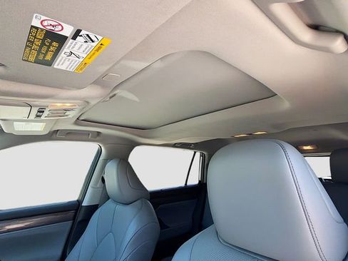 Used 2024 Toyota Highlander Limited image 28