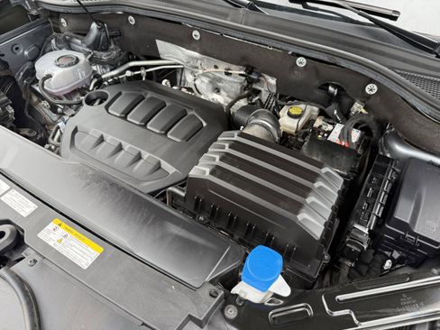 Used 2025 Volkswagen Atlas SE image 35