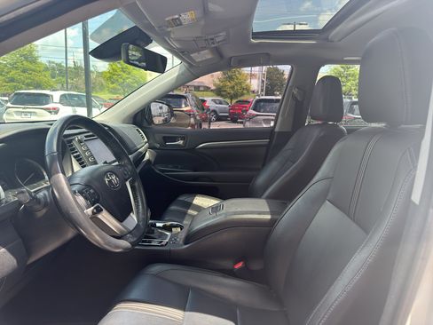 Used 2018 Toyota Highlander SE AWD/4WD image 6