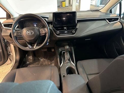 Used 2025 Toyota Corolla LE image 32