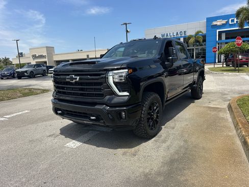 New 2026 Chevrolet Silverado 2500 High Country w/ Midnight Edition AWD/4WD image 2