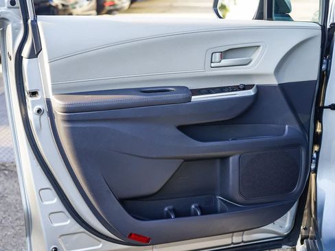 Used 2024 Toyota Sienna LE image 22