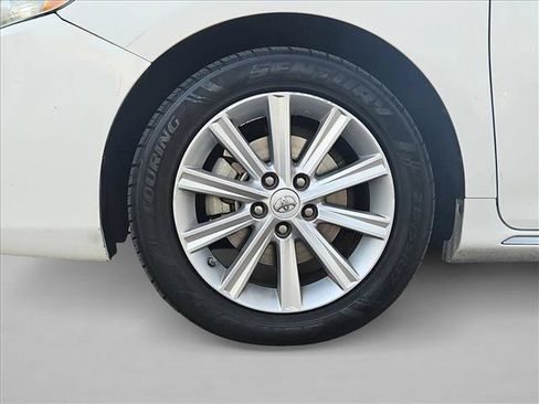 Used 2014 Toyota Camry XLE w/ Leather Package FWD image 25