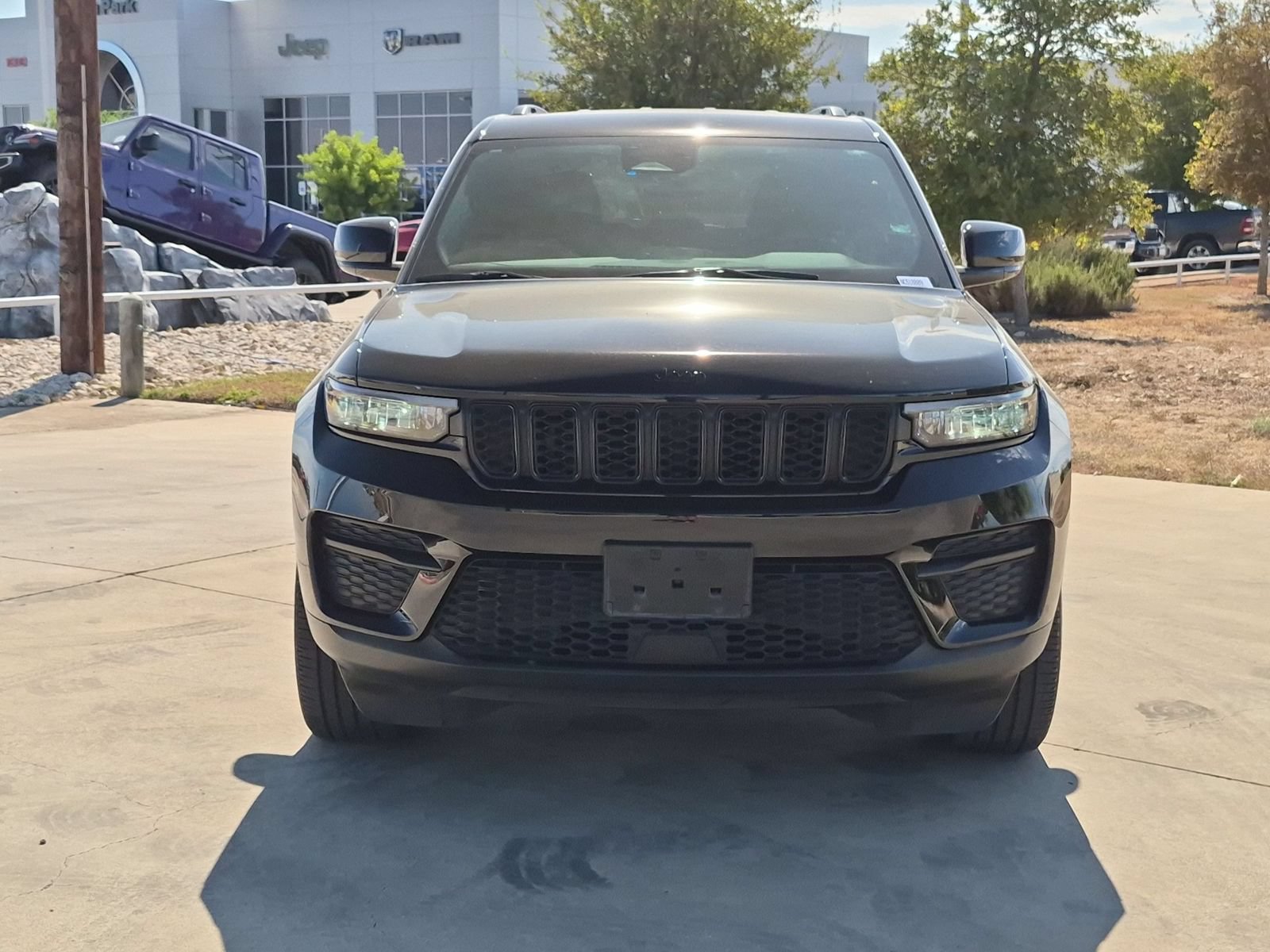 Used 2023 Jeep Grand Cherokee Altitude AWD/4WD image 8