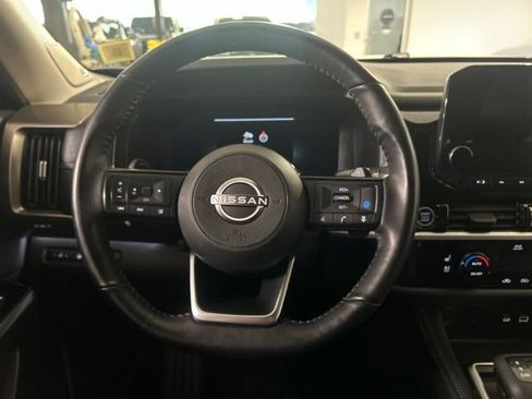 Used 2024 Nissan Pathfinder Platinum AWD/4WD image 16