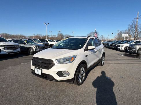 Used 2018 Ford Escape Titanium image 3
