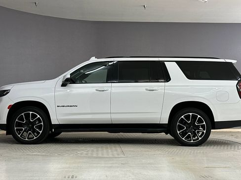 Used 2022 Chevrolet Suburban RST w/ Luxury Package image 2