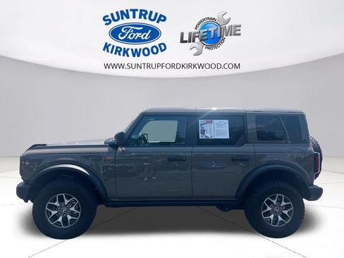 Used 2025 Ford Bronco Badlands AWD/4WD image 2