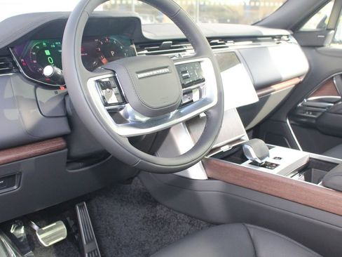 New 2026 Land Rover Range Rover Long Wheelbase SE AWD/4WD image 14