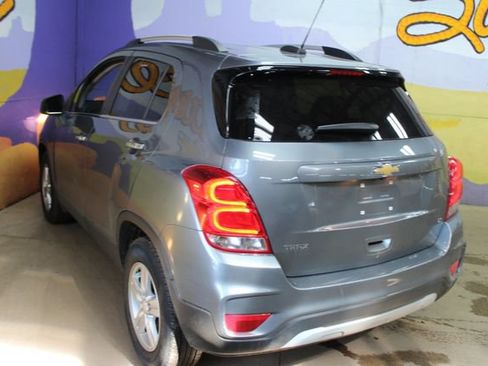 Used 2019 Chevrolet Trax LT w/ LT Convenience Package FWD image 5