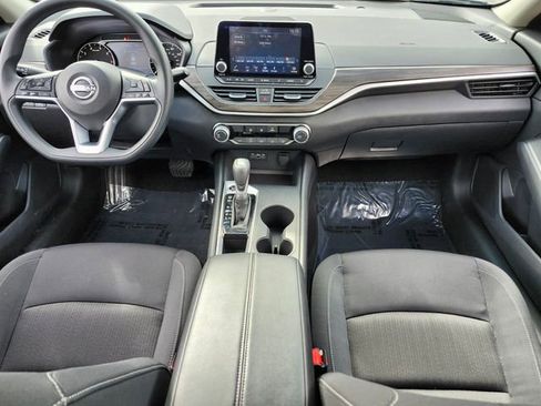 Used 2025 Nissan Altima 2.5 SV FWD image 12