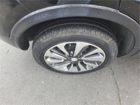 Used 2018 Buick Encore Premium image 9