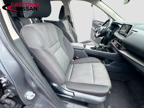 Used 2025 Nissan Rogue SV FWD image 35
