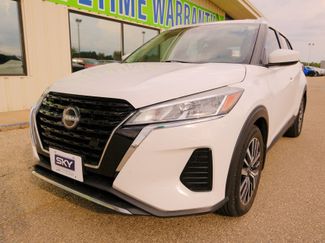 Used 2022 Nissan Kicks SV image 1