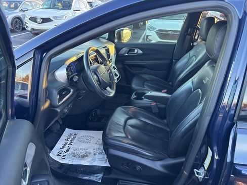 Used 2018 Chrysler Pacifica Touring-L Plus w/ Advanced Safetytec Group image 9