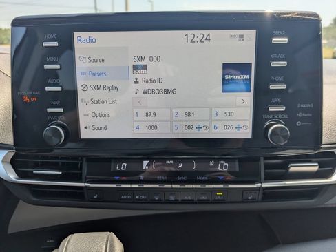Used 2024 Toyota Sienna XLE FWD image 13