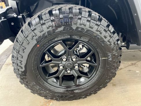 Used 2024 Jeep Wrangler Unlimited Sport AWD/4WD image 25
