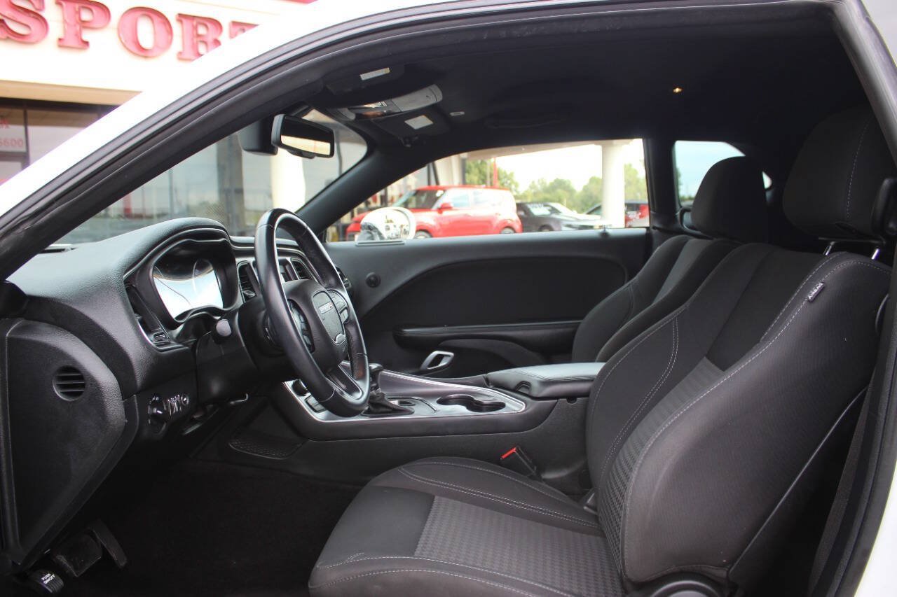 Used 2018 Dodge Challenger SXT RWD image 10