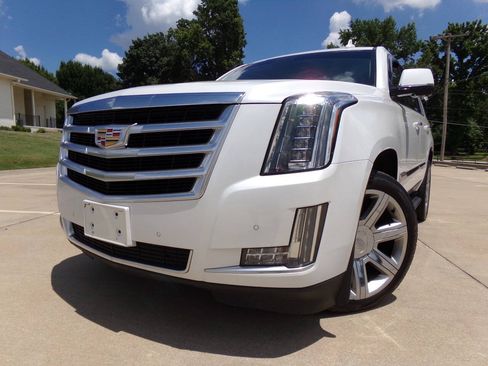 Used 2016 Cadillac Escalade Luxury AWD/4WD image 6