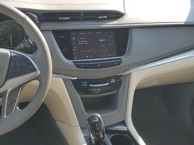 Certified 2020 Cadillac XT5 Premium Luxury w/ LPO, Floor Liner Package AWD/4WD image 13
