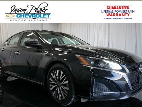 Used 2024 Nissan Altima 2.5 SV image 1
