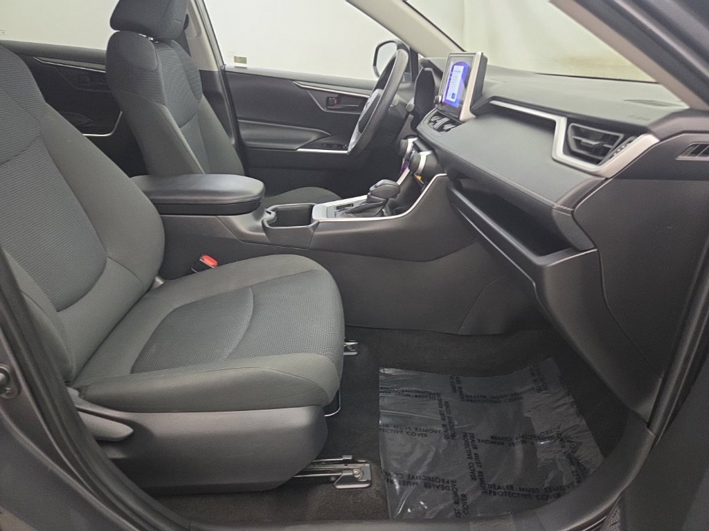 Used 2023 Toyota RAV4 LE AWD/4WD image 16