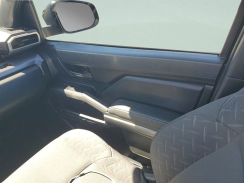 Certified 2025 Toyota Tacoma SR5 AWD/4WD image 12