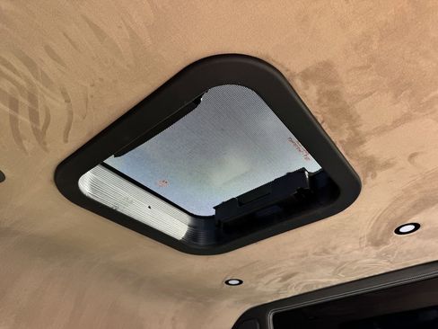 Used 2023 Mercedes-Benz Sprinter 144 Cargo image 14