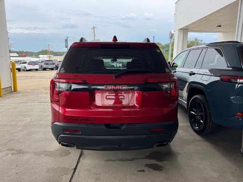 Used 2021 GMC Acadia SLE w/ Driver Convenience Package FWD image 2
