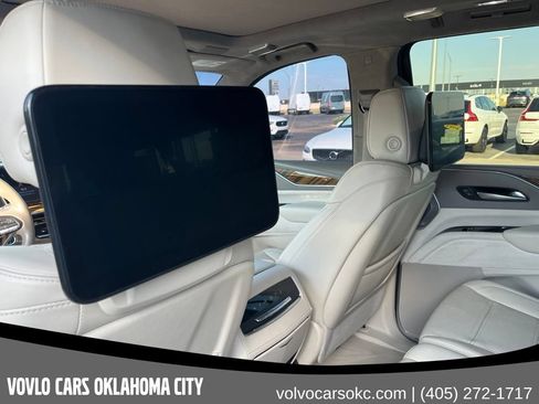 Used 2023 Cadillac Escalade ESV Premium Luxury Platinum AWD/4WD image 17