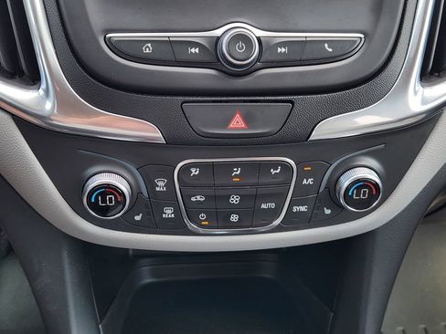 Used 2021 Chevrolet Equinox LT FWD image 19