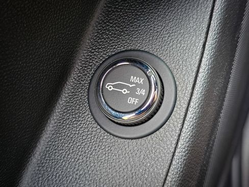 Used 2023 Chevrolet Traverse LT AWD/4WD image 14
