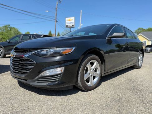 Used 2023 Chevrolet Malibu LS FWD image 2