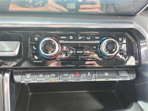 Used 2025 GMC Sierra 3500 Denali w/ Technology Package image 31