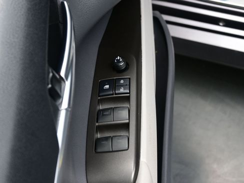 Used 2022 Toyota Camry LE FWD image 10