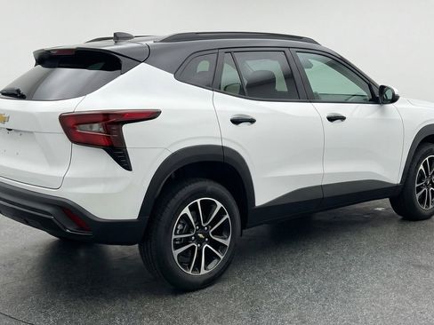 Used 2025 Chevrolet TrailBlazer LT w/ Driver Confidence Package image 9