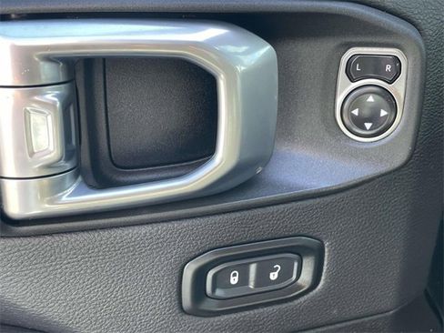 Used 2023 Jeep Wrangler Unlimited Sahara image 27