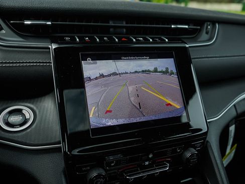 New 2025 Jeep Grand Cherokee Laredo X w/ Luxury Tech Group I image 25