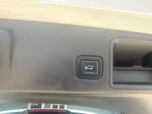 Used 2019 GMC Terrain SLT w/ Preferred Package AWD/4WD image 15
