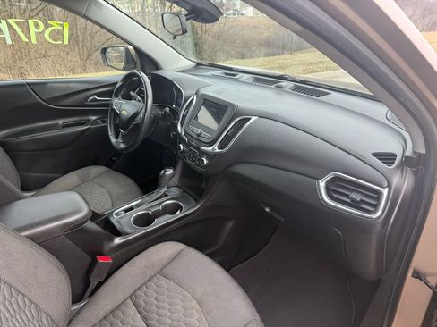 Used 2019 Chevrolet Equinox LT w/ Driver Convenience Package image 25