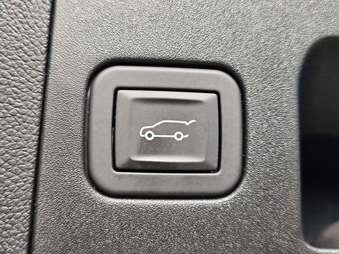 Used 2025 Cadillac XT4 Premium Luxury FWD image 13