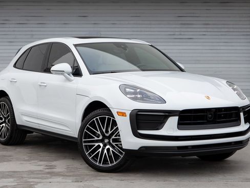 Certified 2024 Porsche Macan image 10