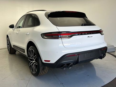 Certified 2026 Porsche Macan AWD/4WD image 3