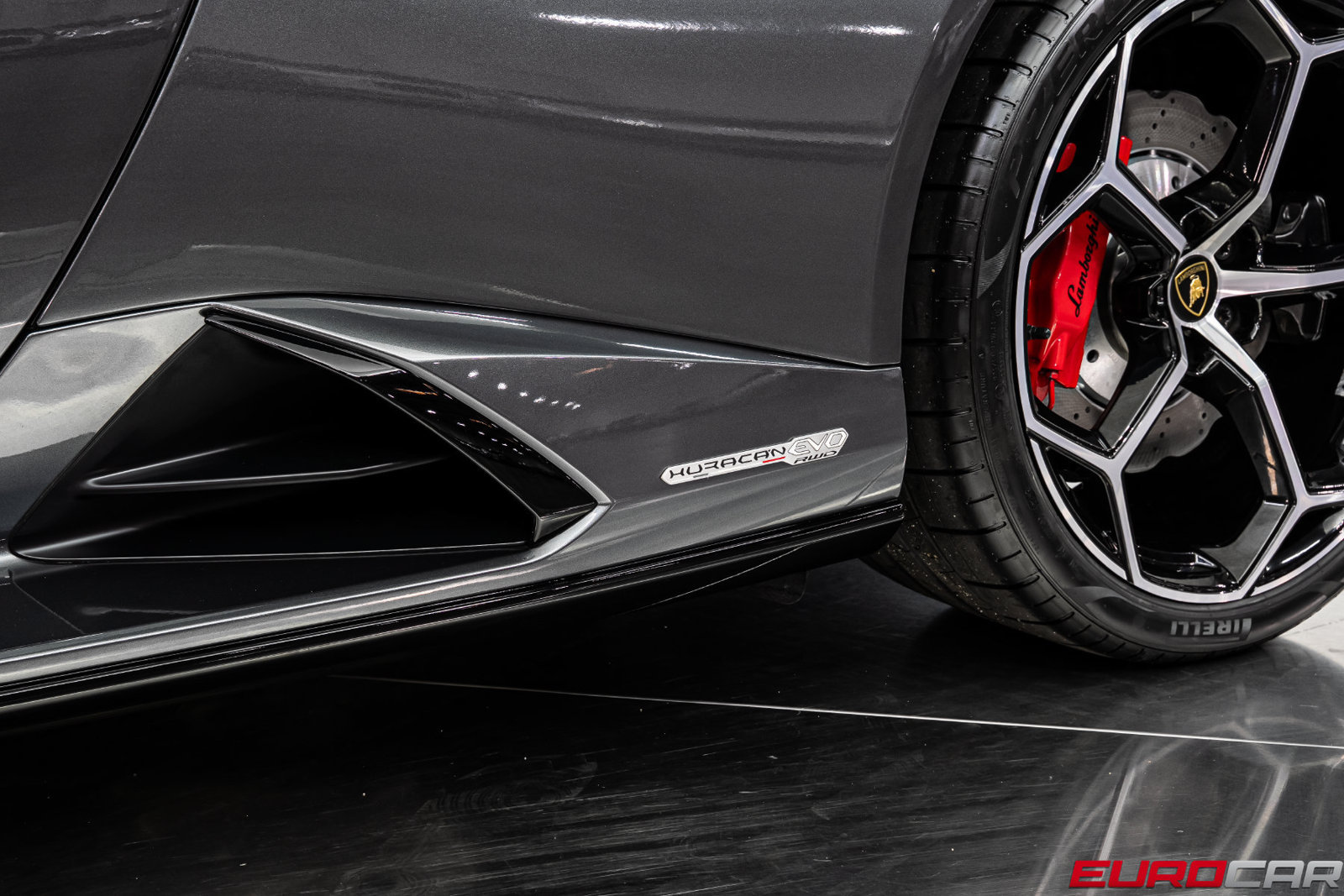 Used 2021 Lamborghini Huracan EVO RWD image 17