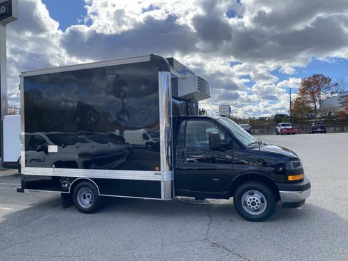 Used 2022 GMC Savana 3500 w/ Power Convenience Package image 4