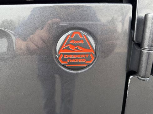 Used 2023 Jeep Gladiator Mojave AWD/4WD image 24