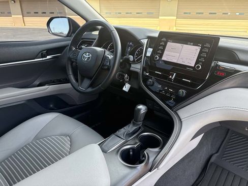 Used 2021 Toyota Camry SE FWD image 16