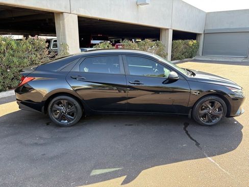 Used 2023 Hyundai Elantra SEL FWD image 5